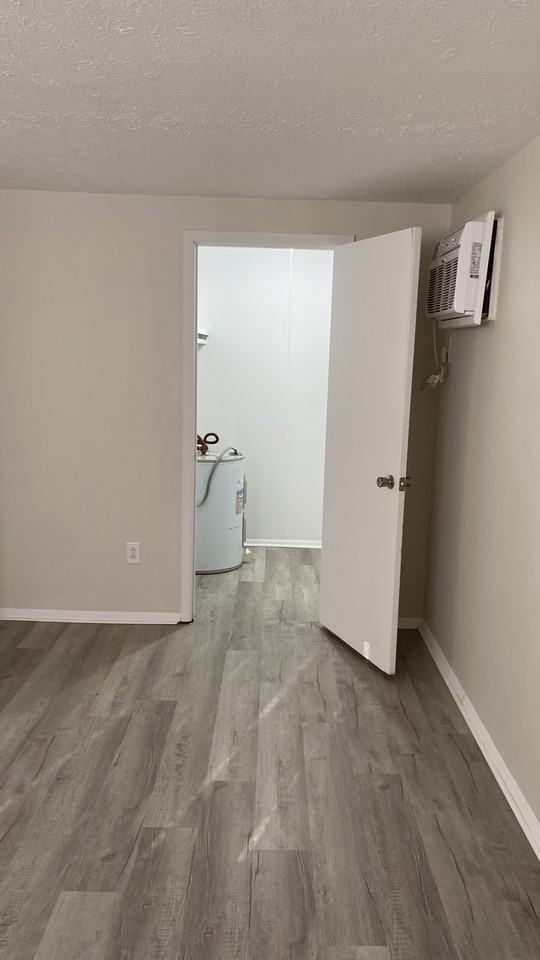 1400 Herbert Drive - Photo 4 of 11