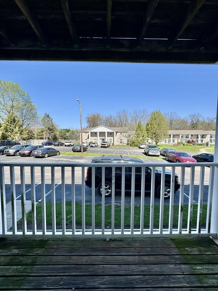 163 Lakeshore Drive - Photo 5 of 8