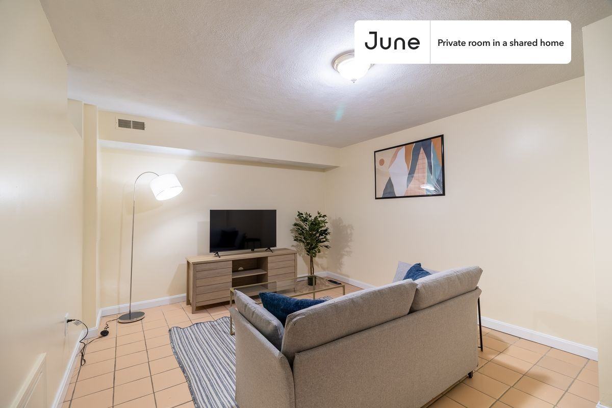 277 Paris St #A - Photo 6 of 14