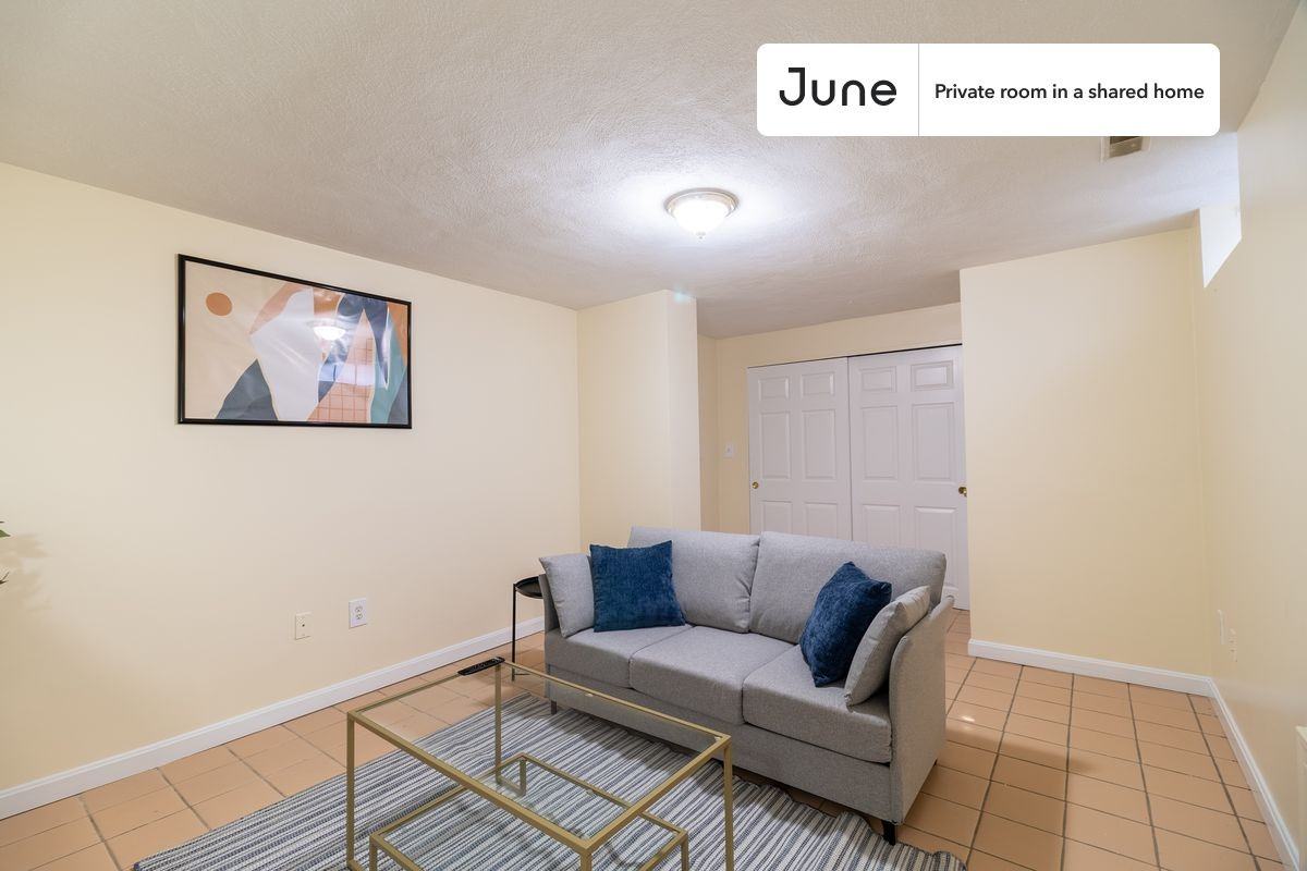 277 Paris St #A - Photo 7 of 14