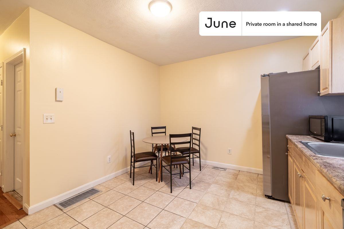 277 Paris St #C - Photo 7 of 11