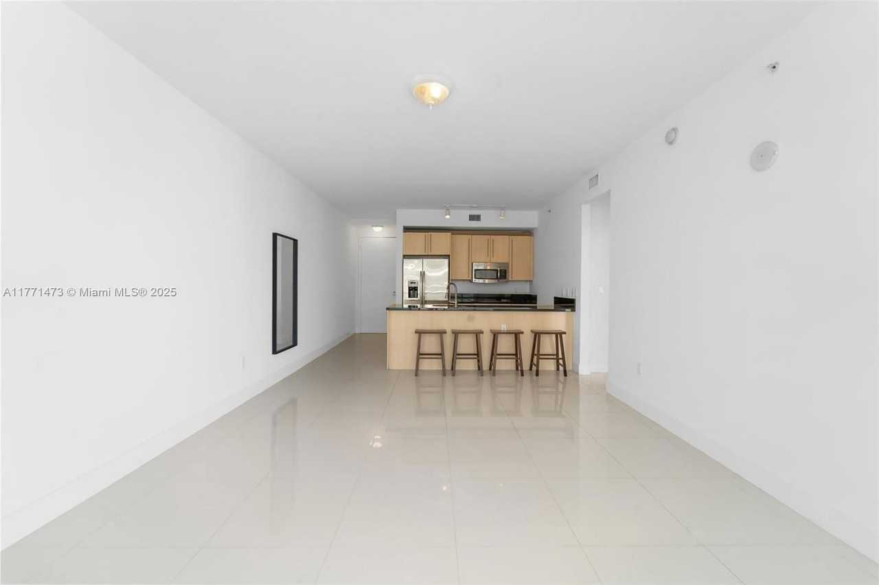 79 Sw 12th St #2108S - Photo 2 of 8