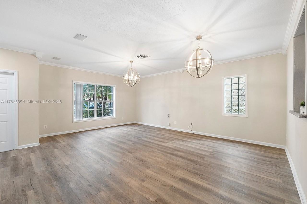 16225 Emerald Cove Rd - Photo 2 of 8