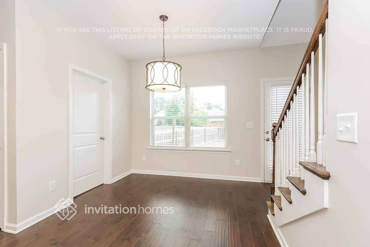 1115 Golf View Way - Photo 3 of 16