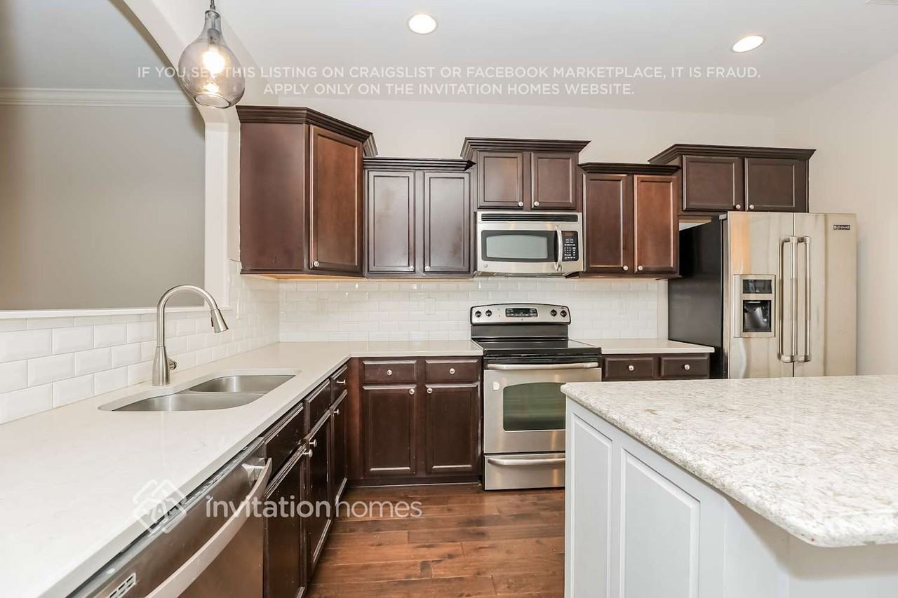 1115 Golf View Way - Photo 5 of 16