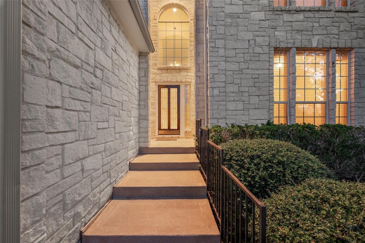 2924 Lantana Ridge Dr - Photo 3 of 32