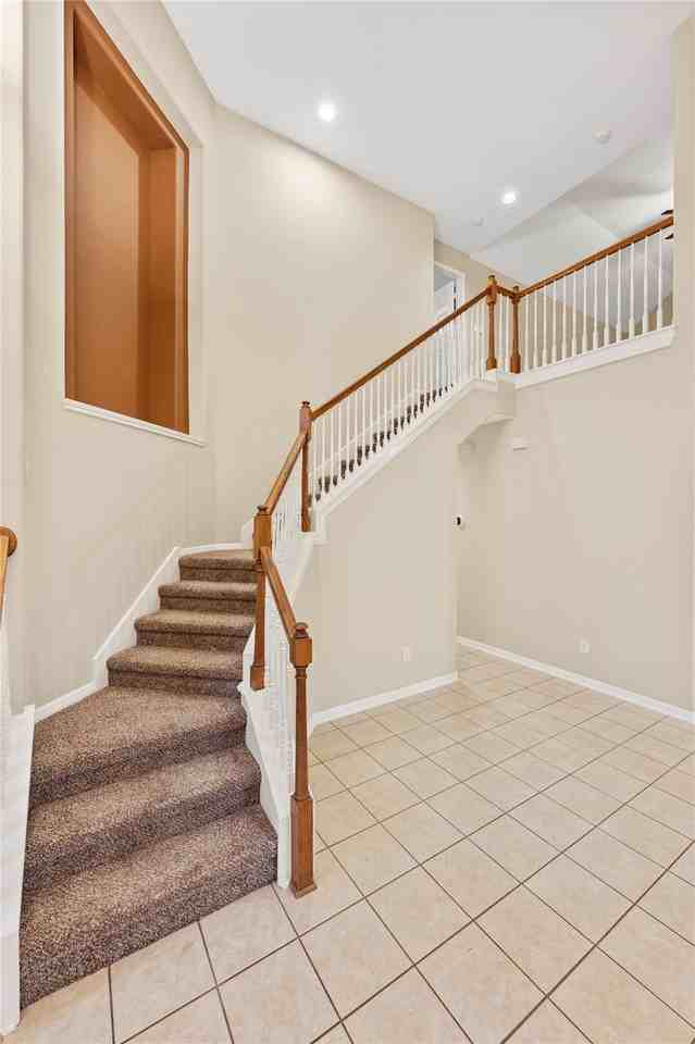 2924 Lantana Ridge Dr - Photo 4 of 32