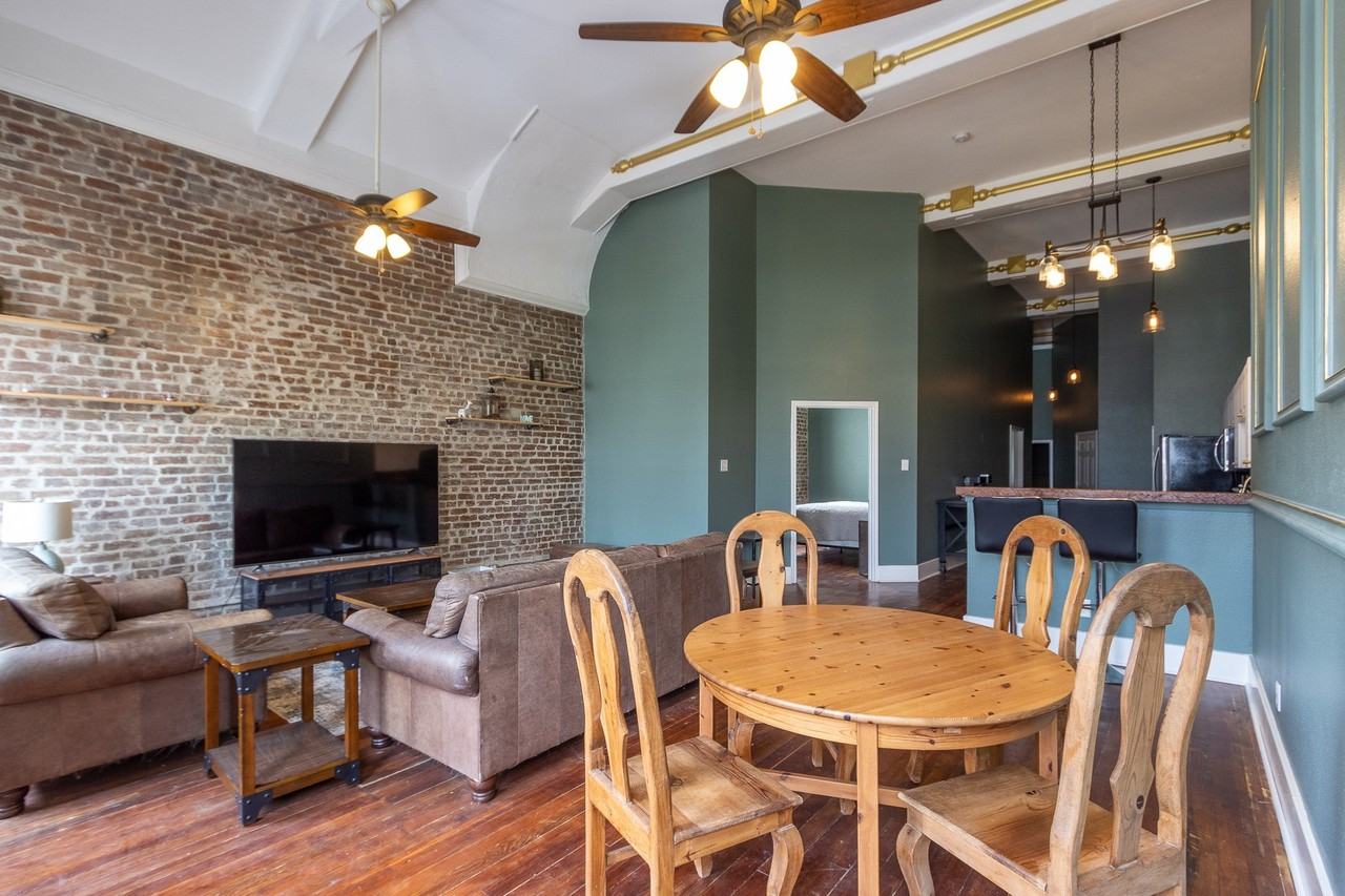 2111 Post Office St - Photo 2 of 24