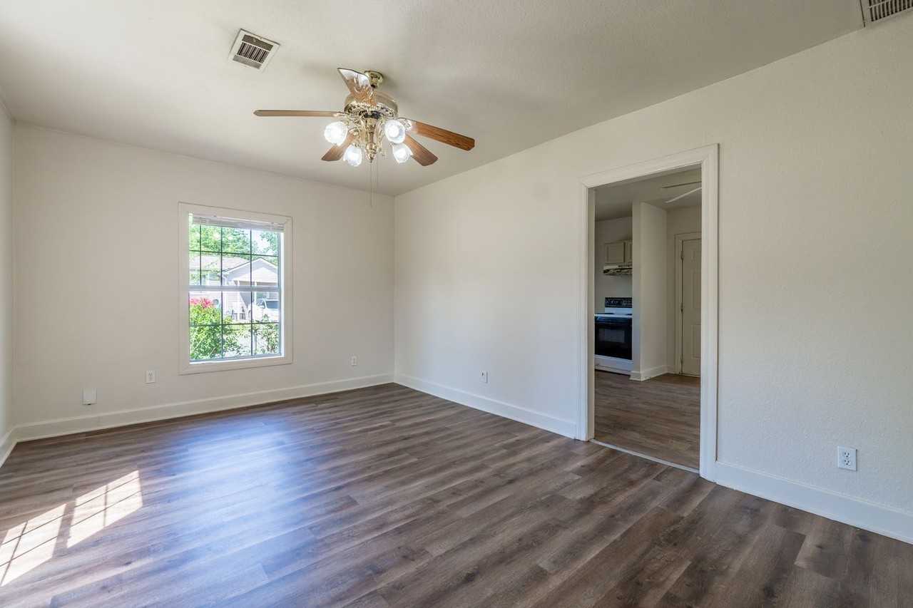3901 Chaffee Dr - Photo 2 of 11