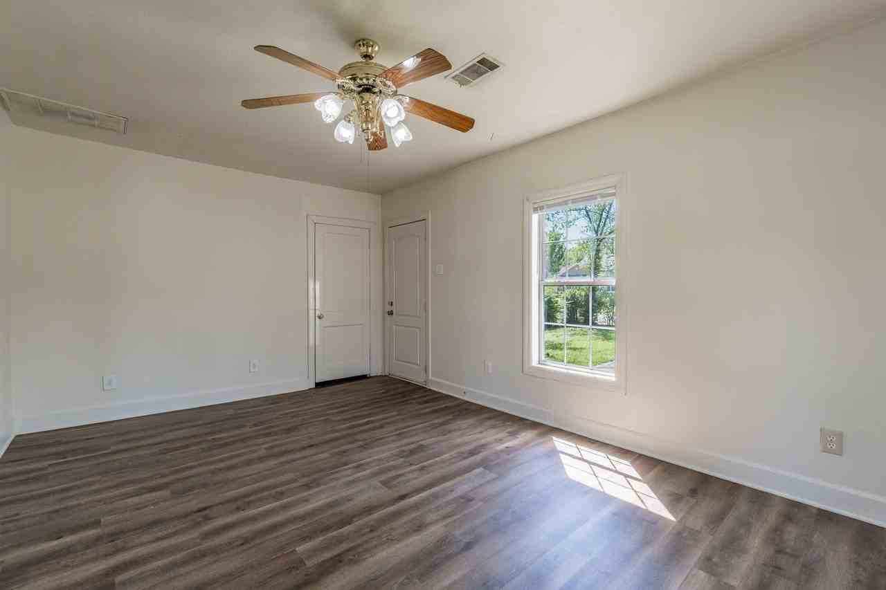 3901 Chaffee Dr - Photo 3 of 11