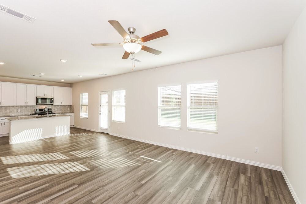 1407 Rolling Fox Dr - Photo 4 of 17