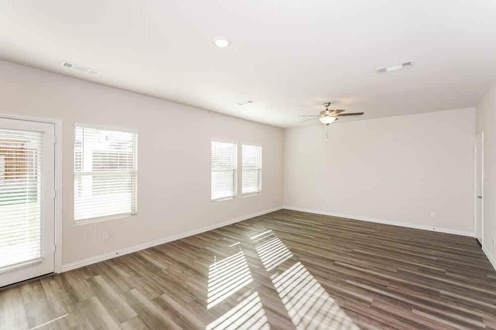 1407 Rolling Fox Dr - Photo 5 of 17