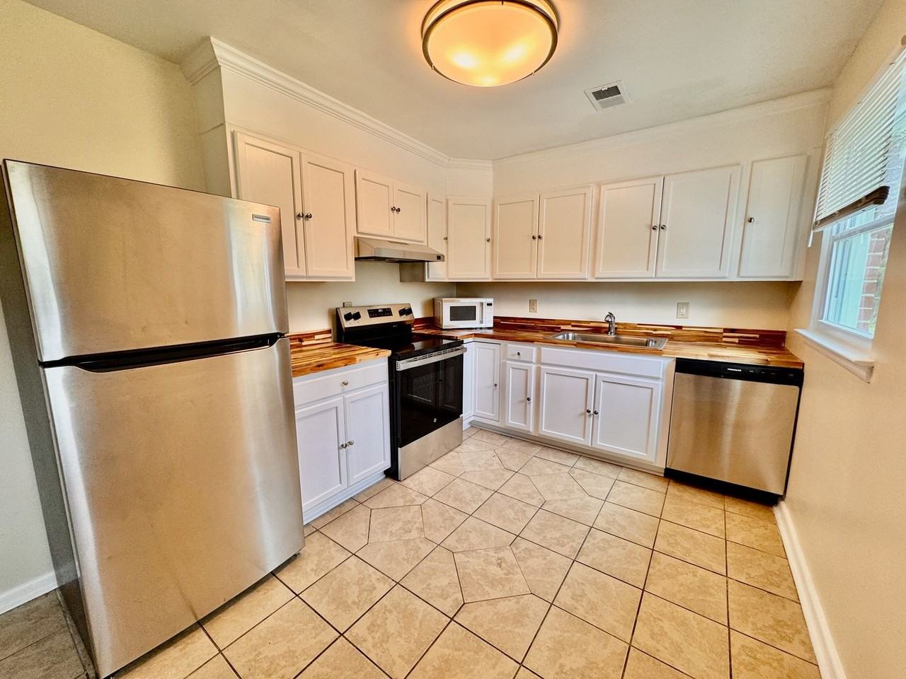 1 Longwood Dr - Photo 3 of 10