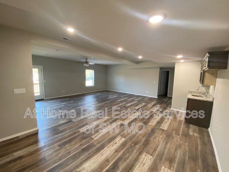 632 S Southgate - Photo 7 of 13