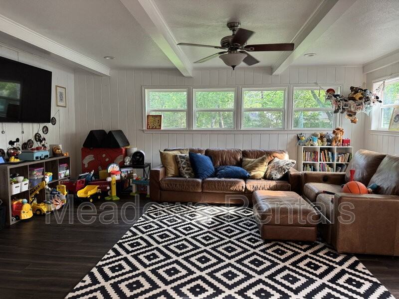 4011 Austin Ave - Photo 4 of 9