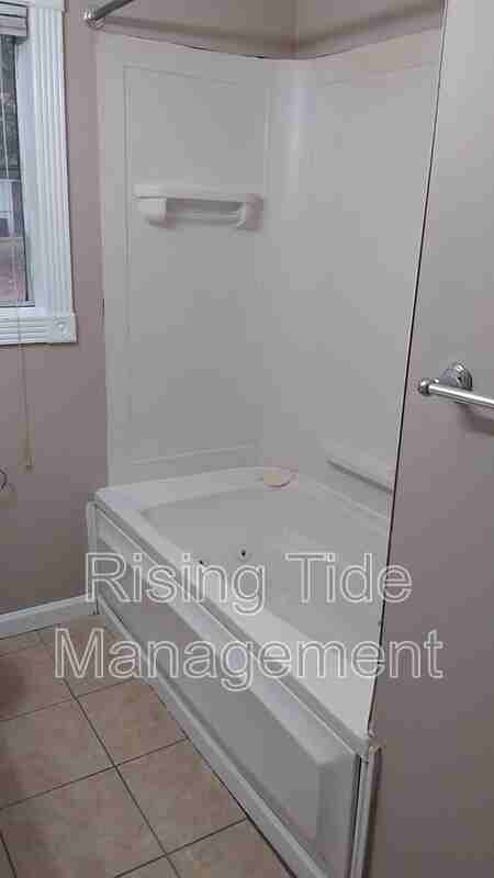 1136 Dogwood Ln - Photo 5 of 39