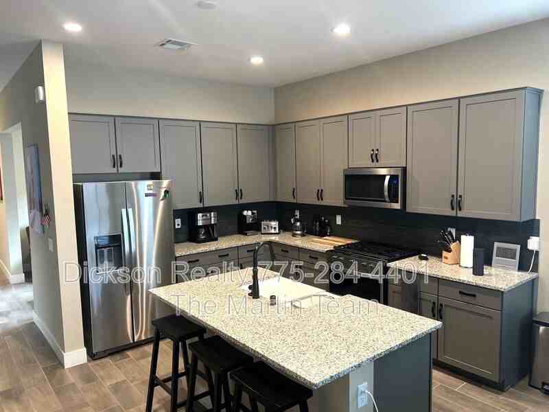 7867 Hoback Dr - Photo 3 of 15