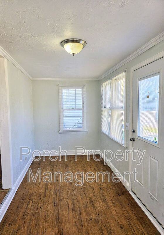 219 W Belmont St - Photo 2 of 15