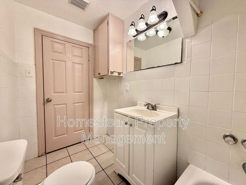 800 Sw 28th St - Photo 4 of 10