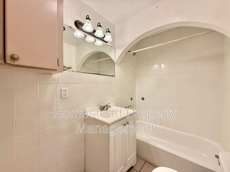 800 Sw 28th St - Photo 5 of 10