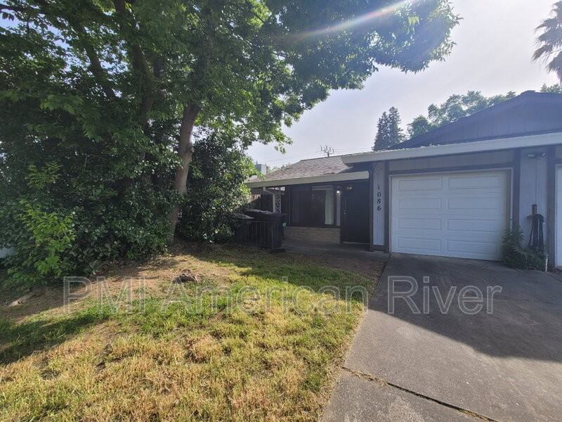 1086 Clinton Rd - Photo 2 of 16