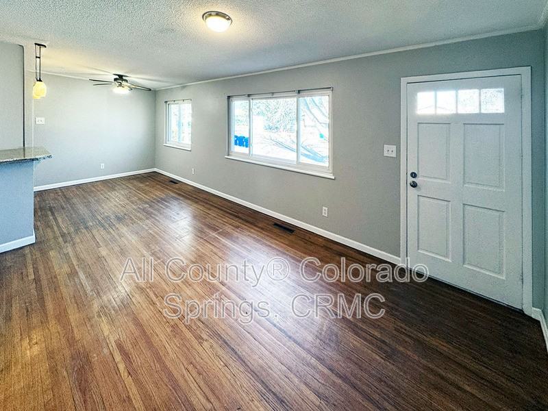 224 S Garo Ave - Photo 2 of 34