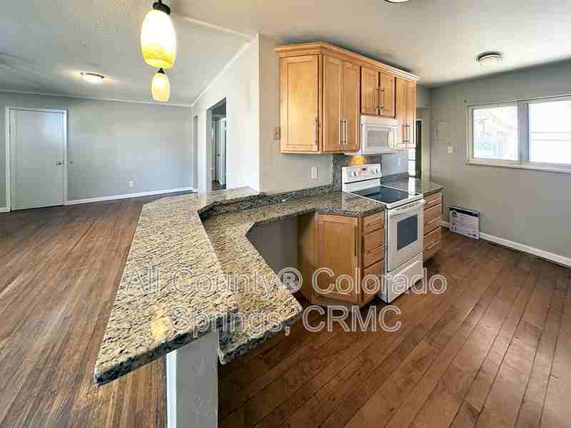 224 S Garo Ave - Photo 3 of 34