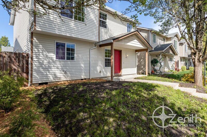 1116 W 30th St - Photo 4 of 33