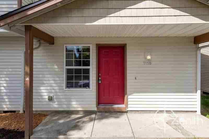 1116 W 30th St - Photo 5 of 33