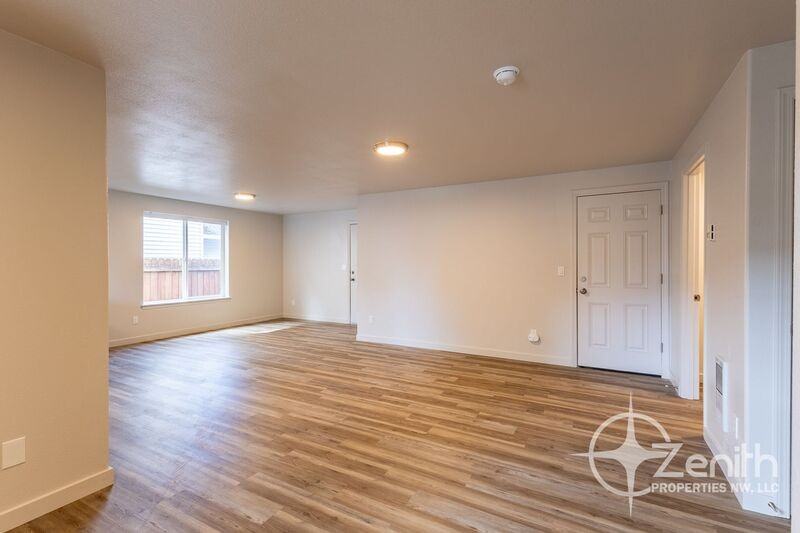 1116 W 30th St - Photo 7 of 33