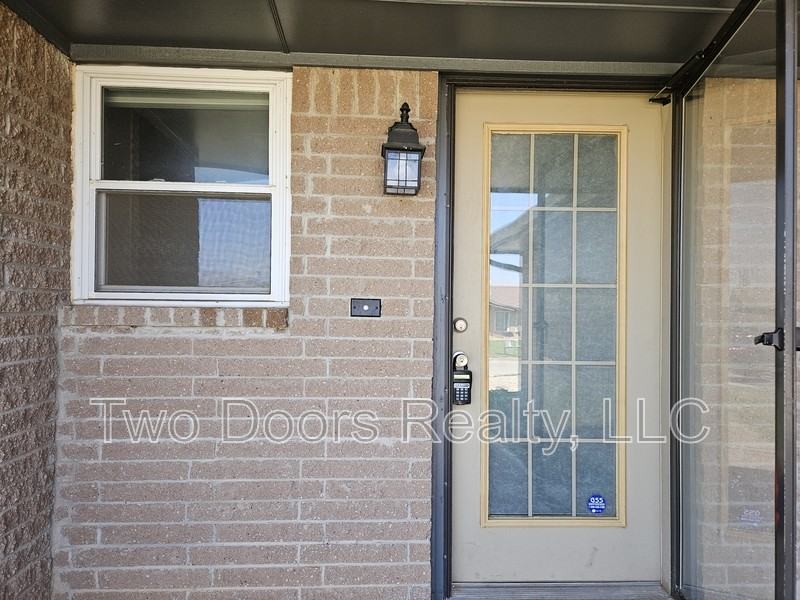 8436 Nw 92nd St - Photo 3 of 45