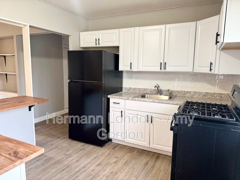 2247 Lovett Dr - Photo 3 of 19