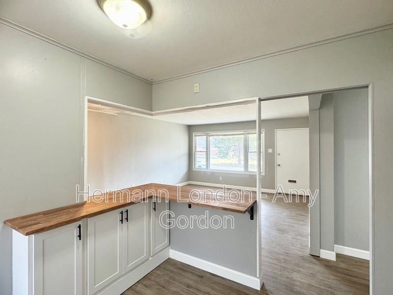 2247 Lovett Dr - Photo 6 of 19