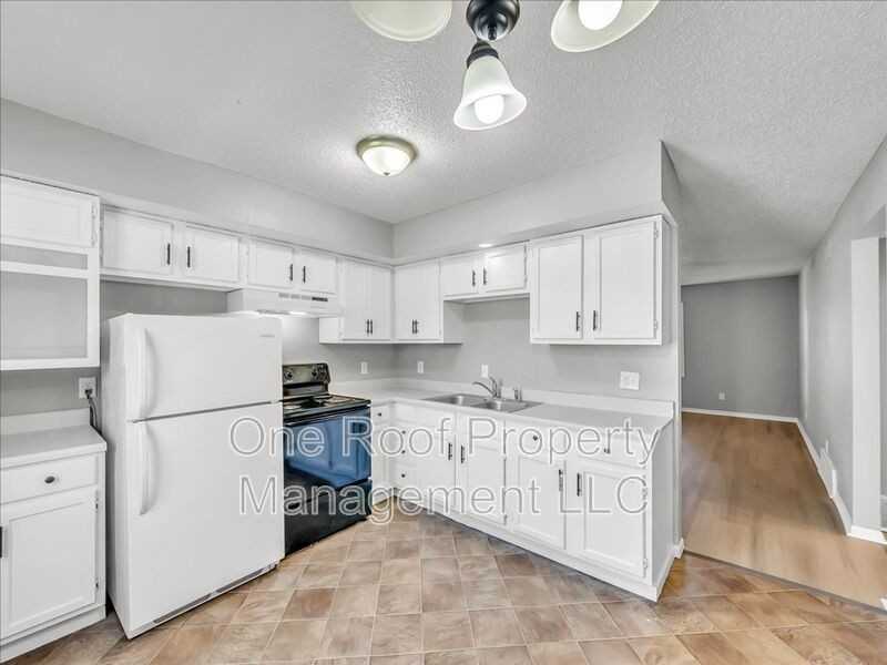 1905 Chateau Dr - Photo 2 of 25