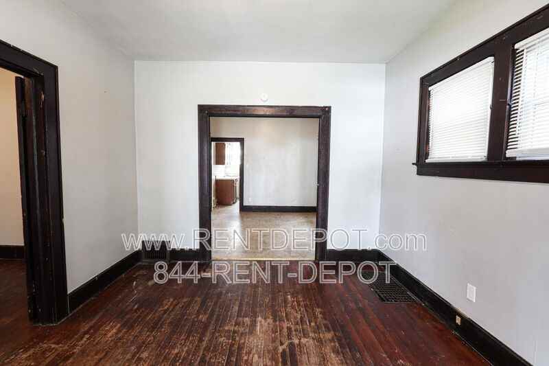 1413 E Indiana St - Photo 3 of 8