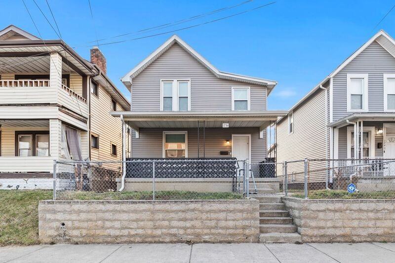 1736 Bruck St - Photo 2 of 25