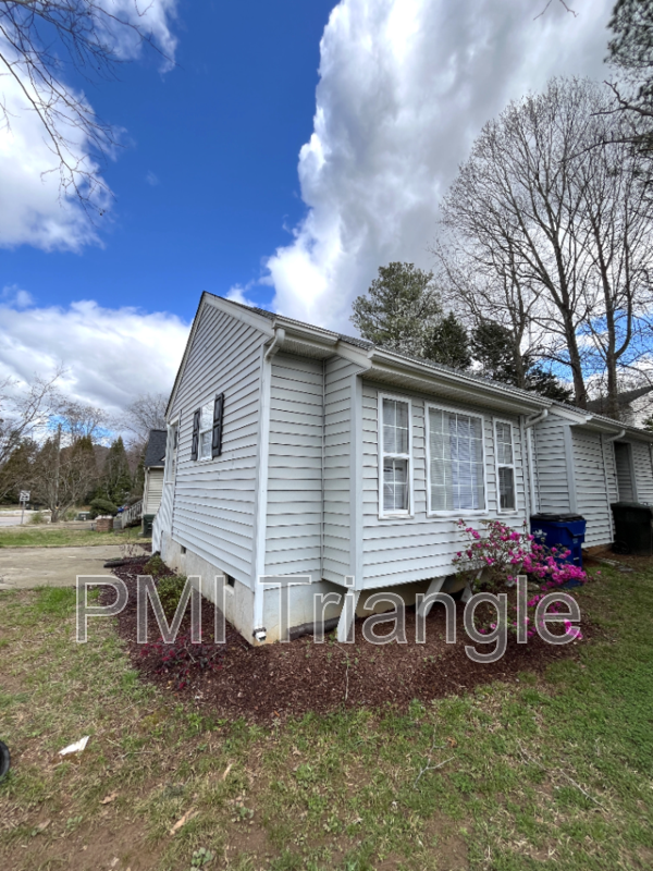 2637 Sierra Dr - Photo 2 of 16