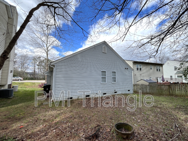 2637 Sierra Dr - Photo 3 of 16