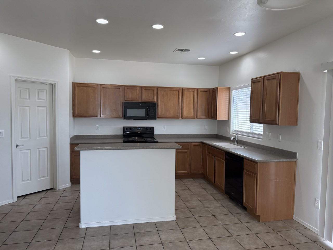 21277 Founders Road - Photo 6 of 50