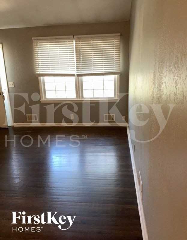 4417 Ne 49th St - Photo 2 of 15