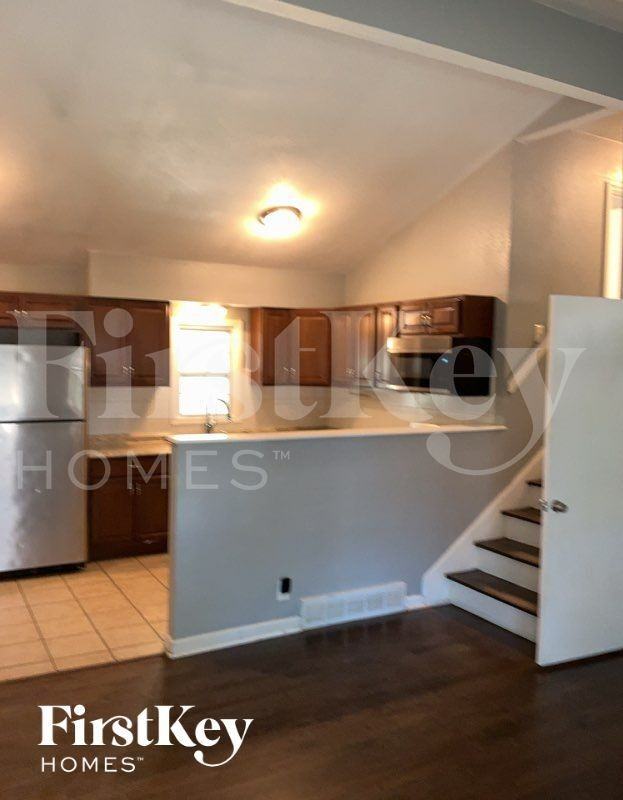 4417 Ne 49th St - Photo 3 of 15