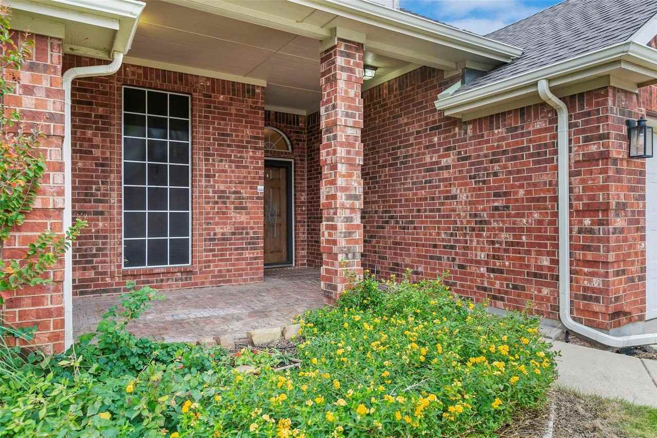 10145 Red Bluff Ln - Photo 3 of 24