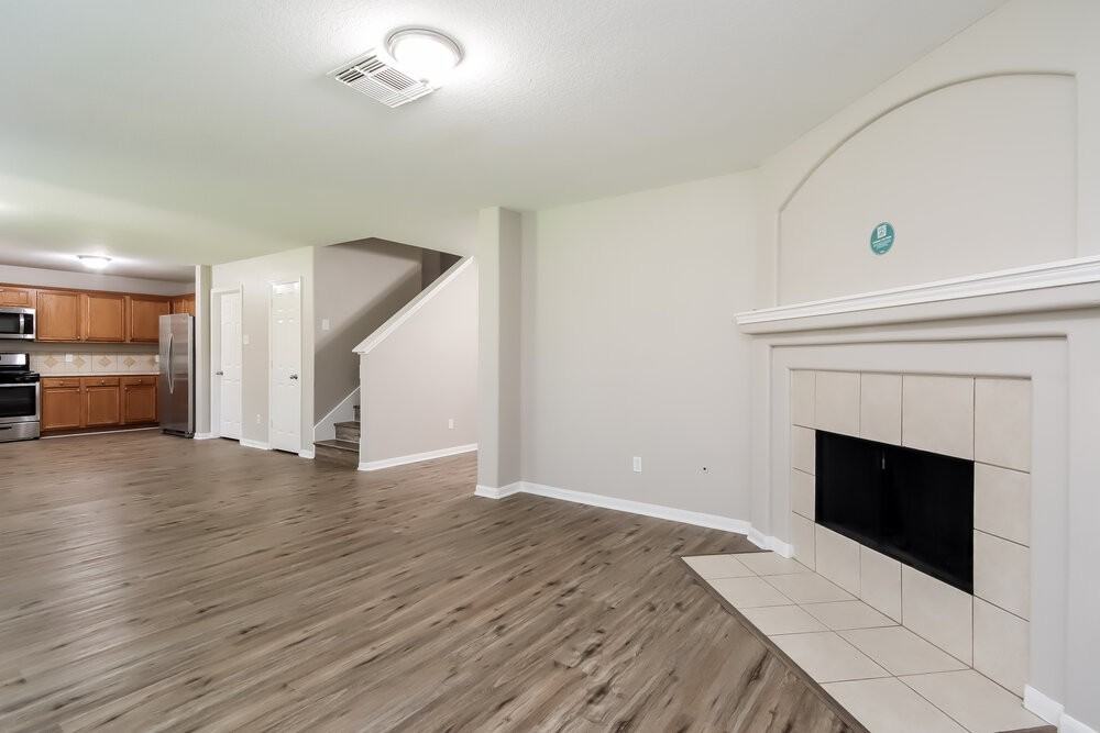 14635 Lothbury Dr - Photo 5 of 17