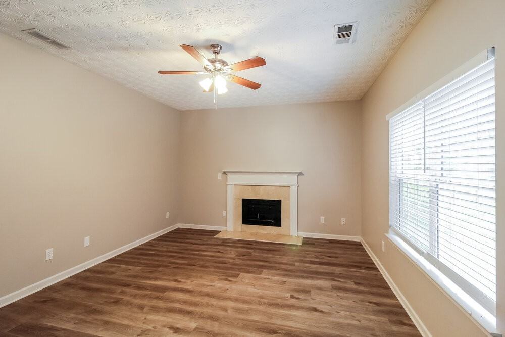 7047 Red Maple Ln - Photo 4 of 17