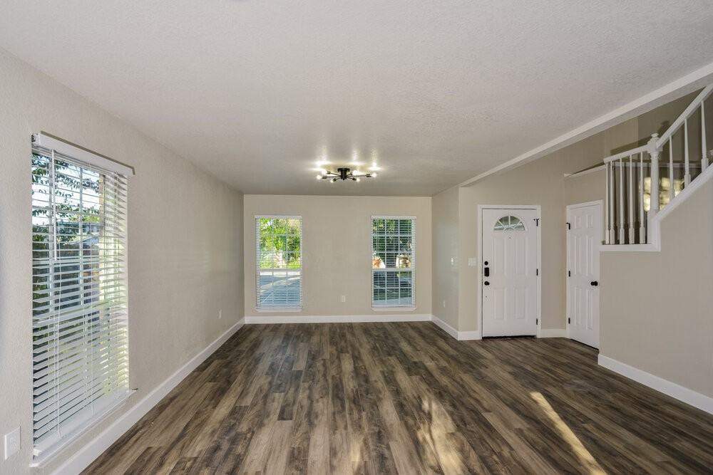 7310 Oswego Dr - Photo 4 of 17