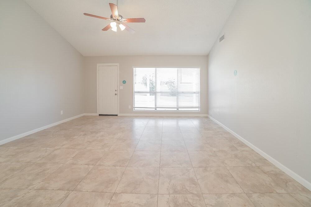 10119 W Windsor Blvd - Photo 4 of 16