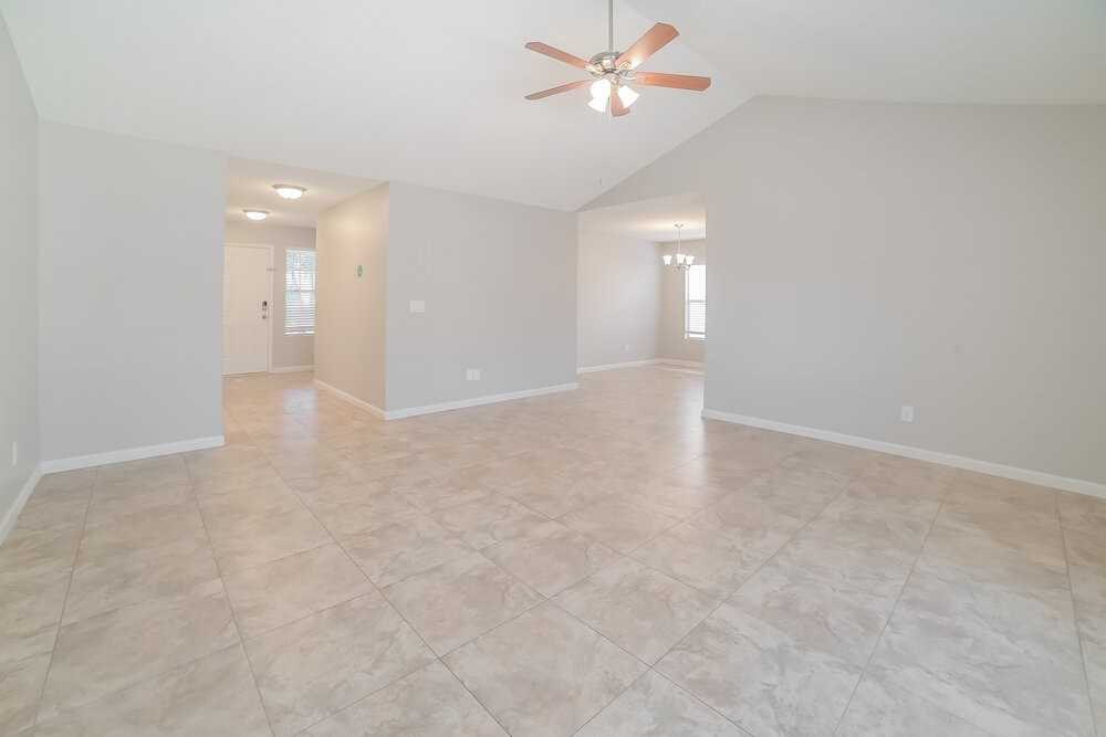 10119 W Windsor Blvd - Photo 6 of 16