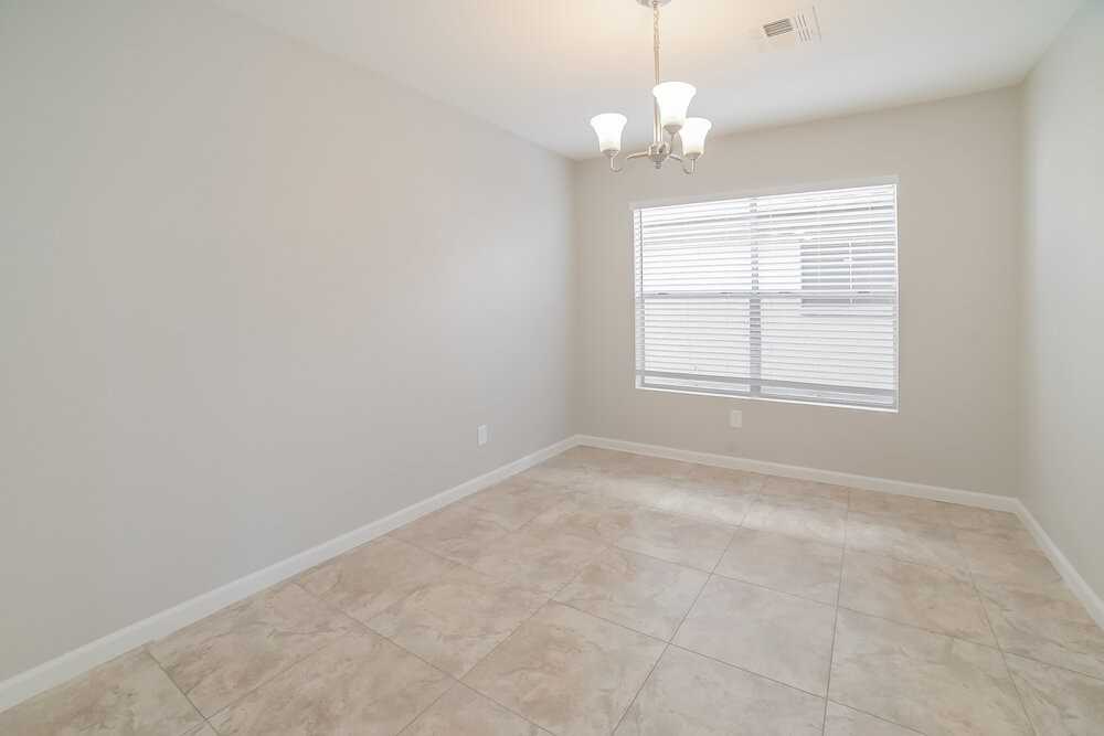 10119 W Windsor Blvd - Photo 7 of 16