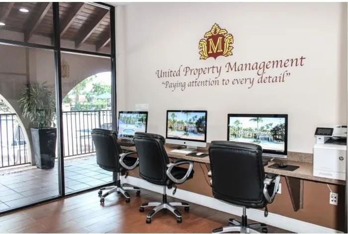 19221 Ne 10th Ave ##Mi - Photo 7 of 22