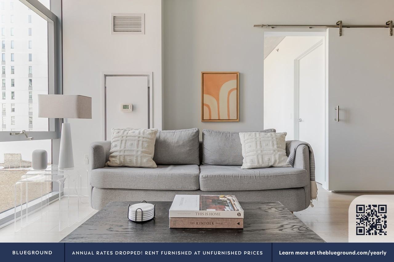 311 W Illinois St #1247 - Photo 4 of 37
